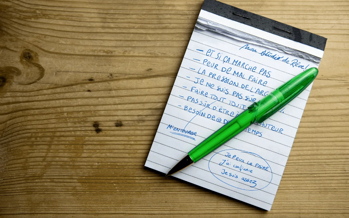 carnet avec la liste des taches à faire pour donner du sens à son activité de freelance